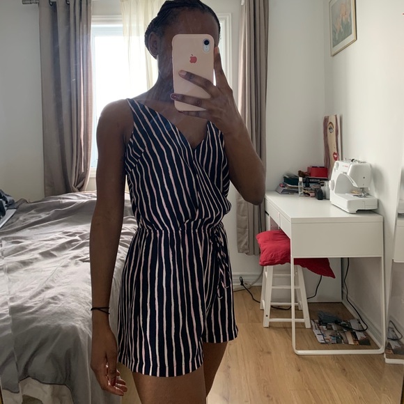 Sleeveless Striped Romper - Picture 6 of 6